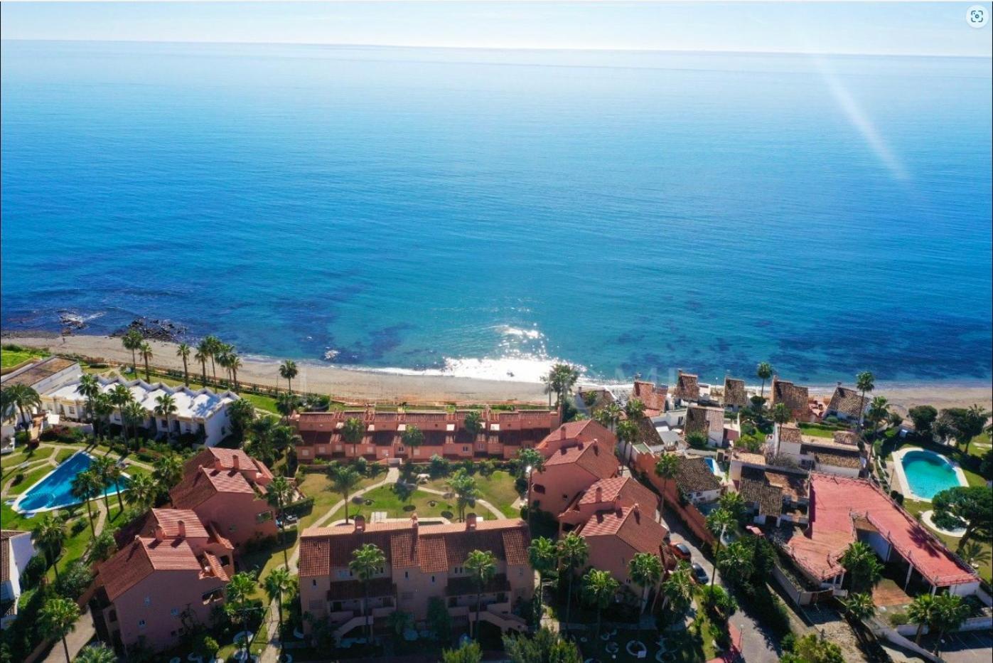 No10 - Beachfront Close To Port, 2 Bedroom, 2 Bathroom, Sleeps 5