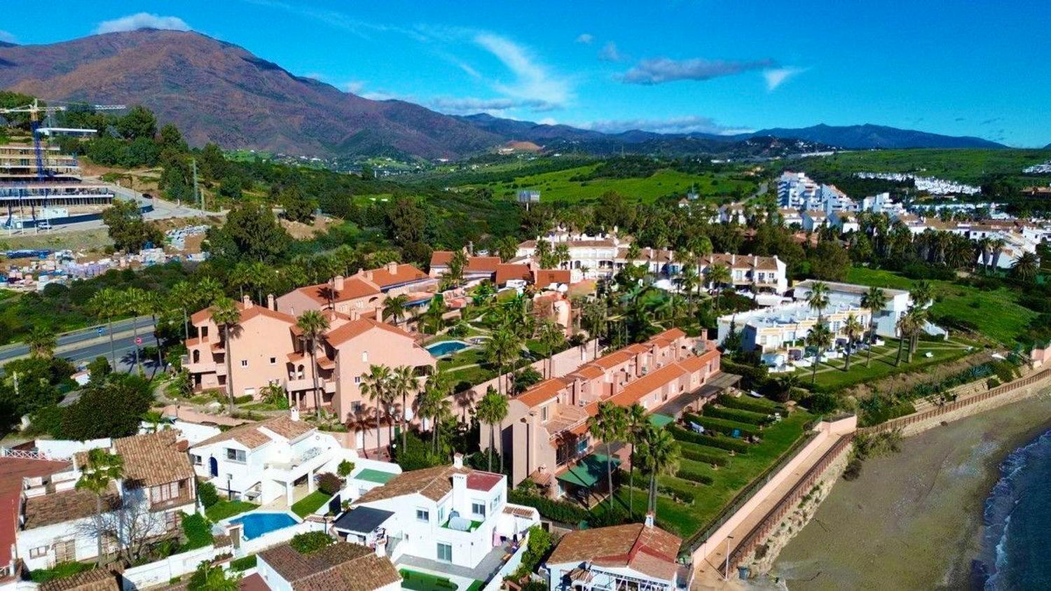 Appartement No10 - Beachfront Close To Port, 2 Bedroom, 2 Bathroom, Sleeps 5 *