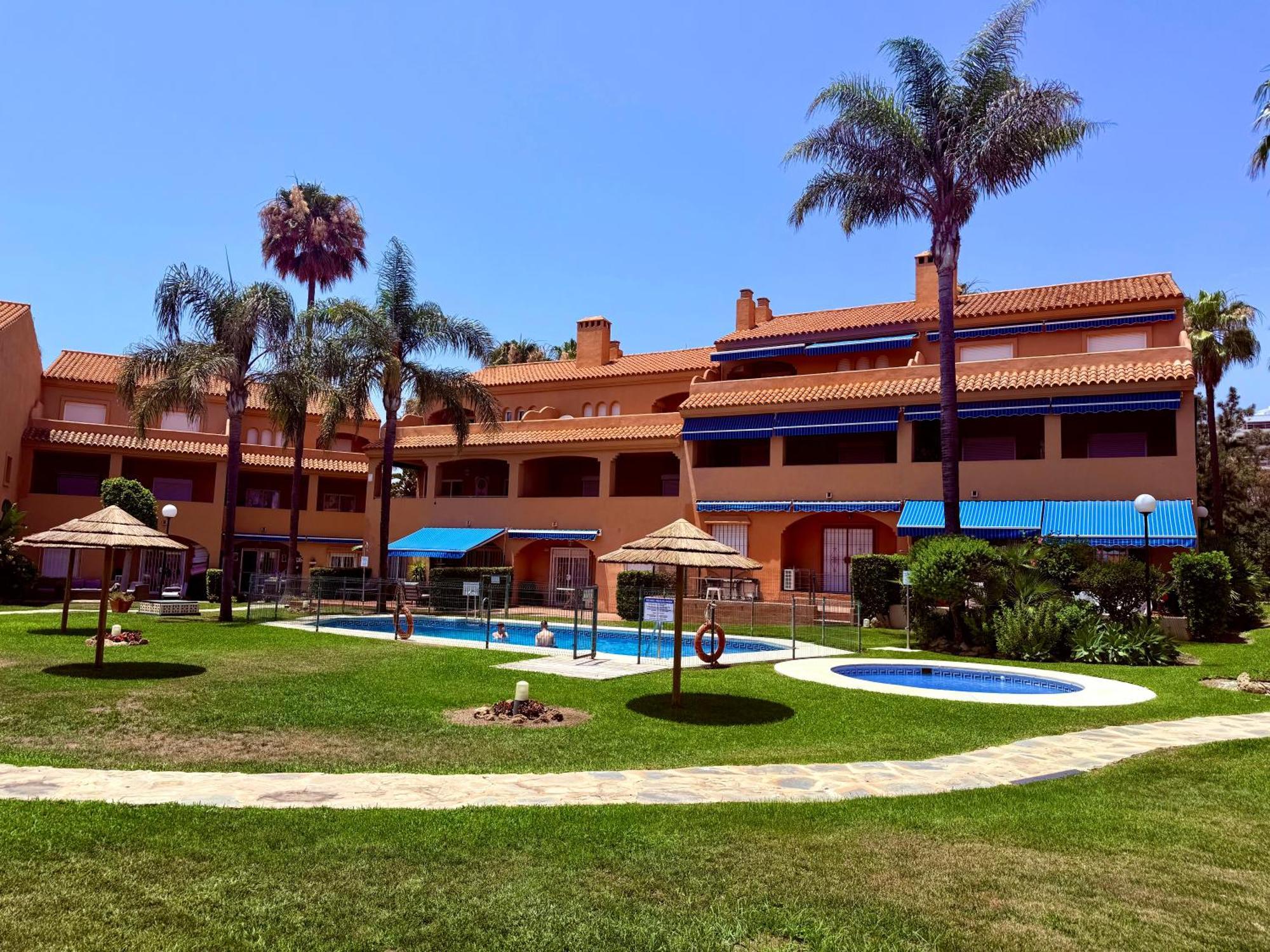 No10 - Beachfront Close To Port, 2 Bedroom, 2 Bathroom, Sleeps 5 *