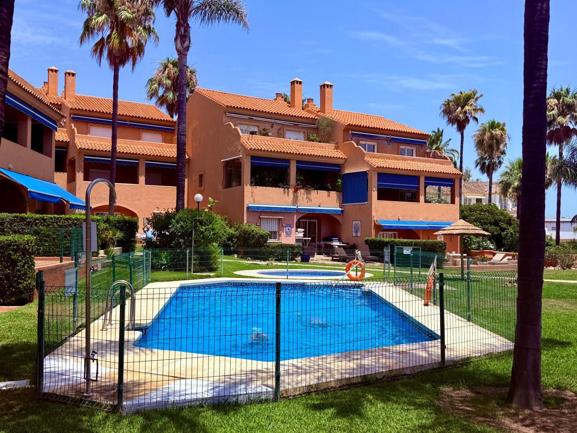 Appartement No10 - Beachfront Close To Port, 2 Bedroom, 2 Bathroom, Sleeps 5